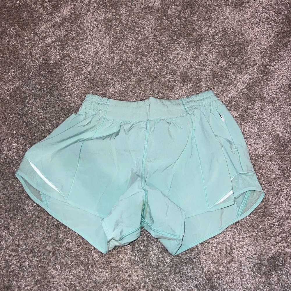 LuluLemon hotty hot short - mint size 6 Tall